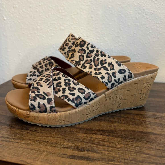 Skechers Beverlee Wedge Slide Sandals - Picture 1 of 7